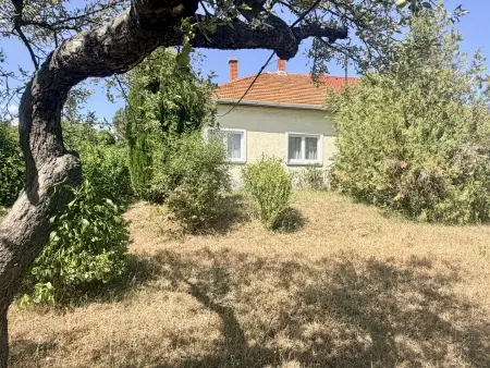 Eladó ikerház, Oroszlány 3 szoba 67 m² 56.6 M Ft