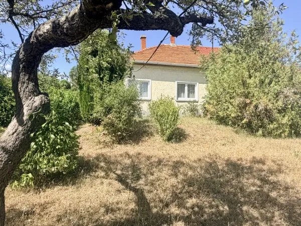 Eladó ikerház, Oroszlány 3 szoba 67 m² 56.6 M Ft