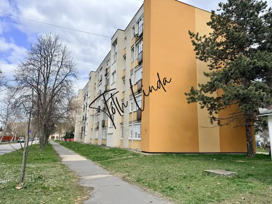 eladó panellakás, Oroszlány