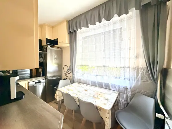 Eladó panellakás, Oroszlány 2+1 szoba 53 m² 36.5 M Ft
