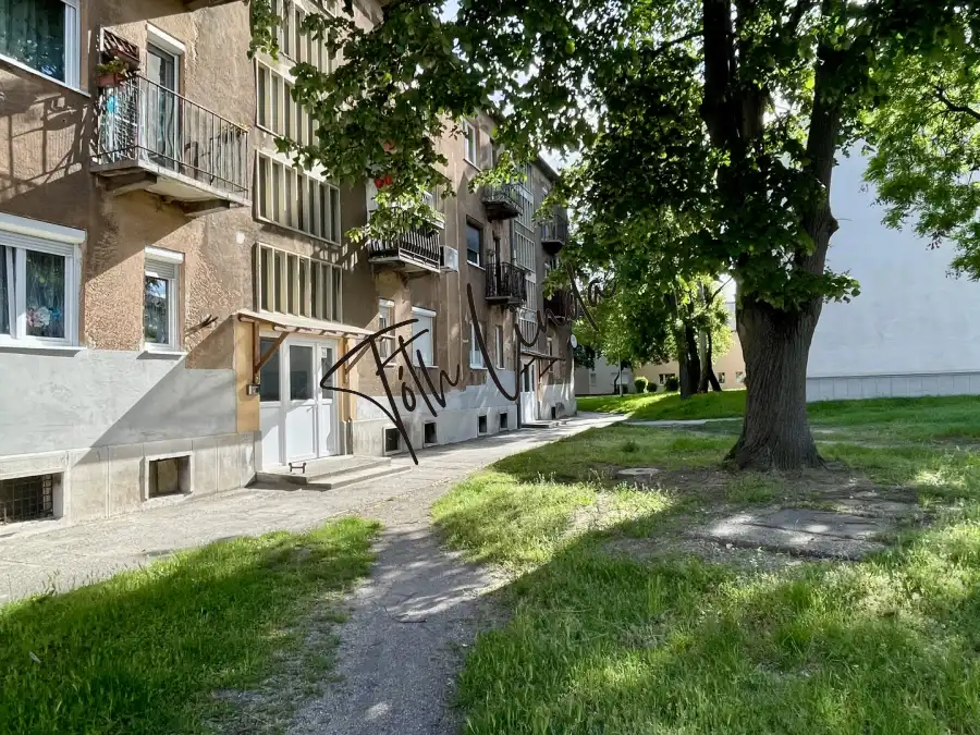 eladó téglalakás, Oroszlány