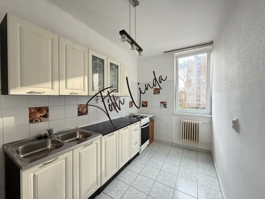 eladó téglalakás, Oroszlány