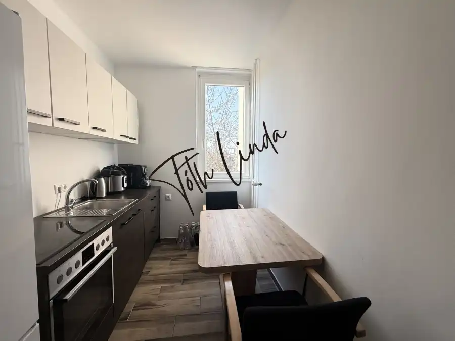 eladó téglalakás, Oroszlány