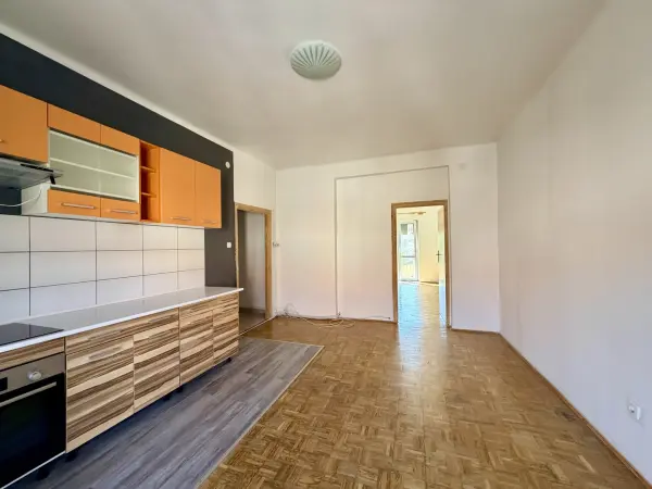 Eladó téglalakás, Oroszlány 2+1 szoba 52 m² 32.2 M Ft
