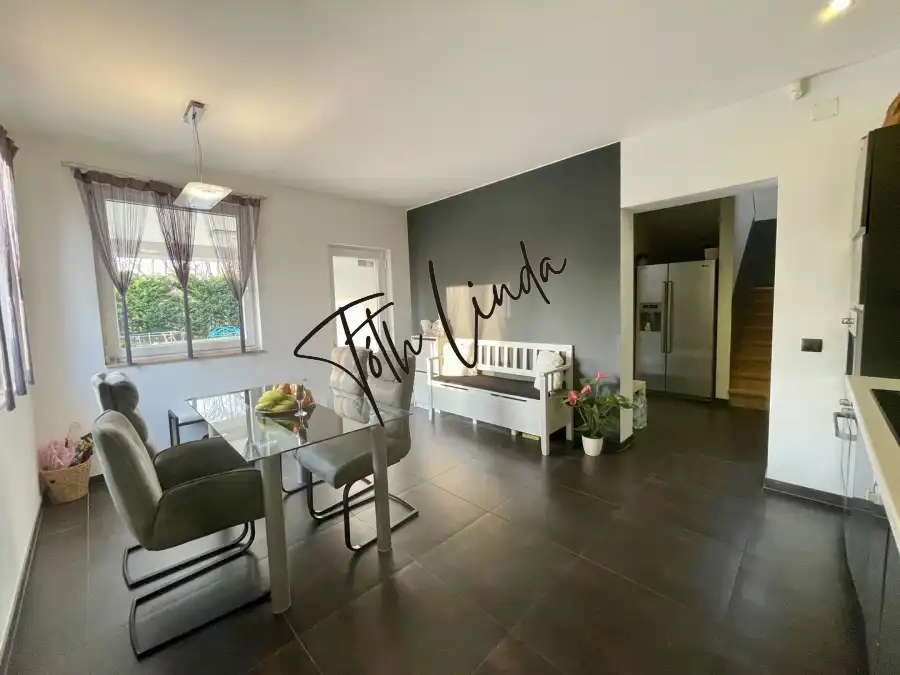 eladó újszerű családi ház, Oroszlány